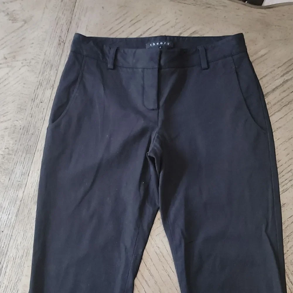 Theory trousers 🖤 capri